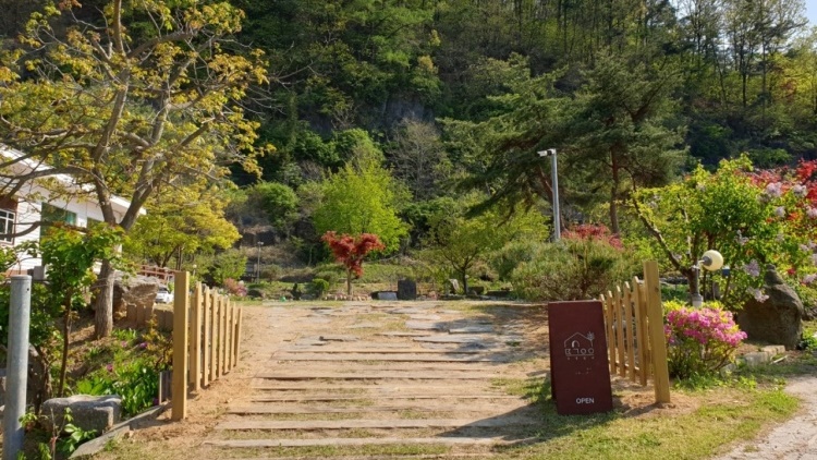동굴옆에 여행 가볼만한곳