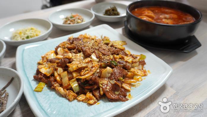 직화제육볶음과 순두부찌개