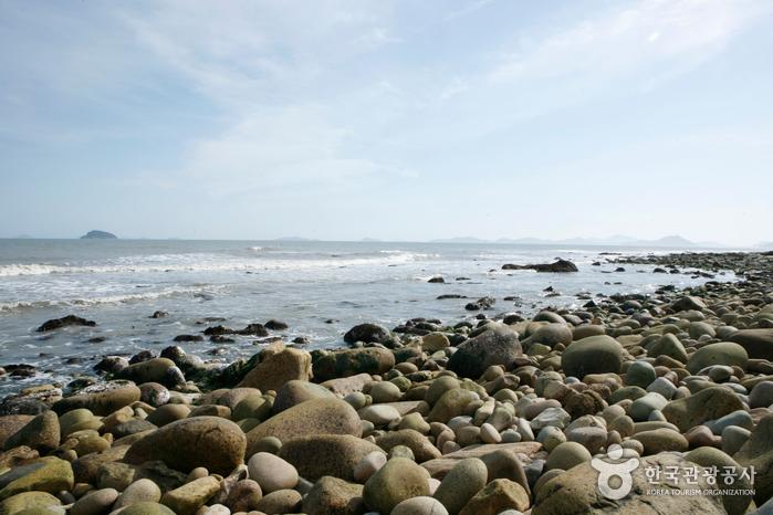거금도 금산 해안 경관에서 만나는 오천몽돌해변