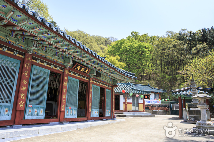 국사봉 아래 자리한 통일사