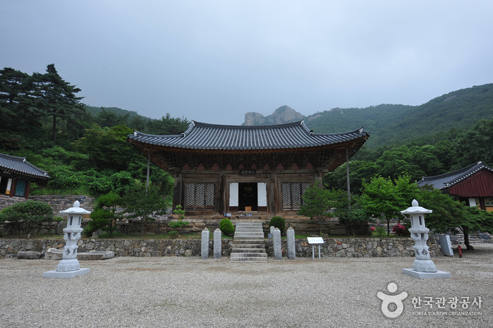 숲길 따라 만나는 고색창연한 절집 풍경, 내소사와 개암사 여행 가볼만한곳