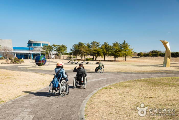 해녀박물관으로 들어가는 길