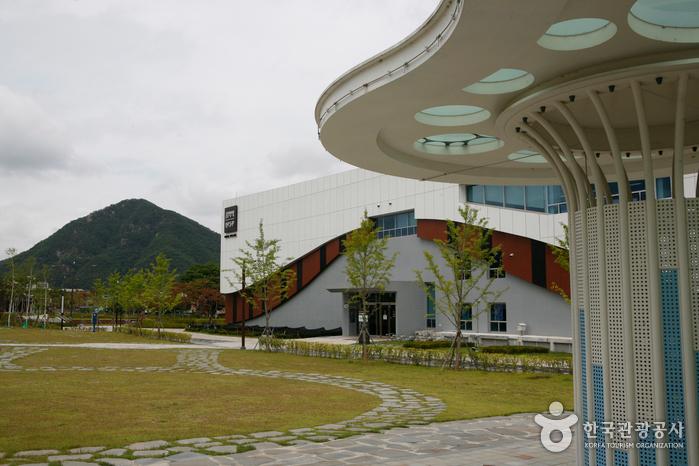 옛 가평역에서 뮤직 빌리지로 변신한 음악역1939