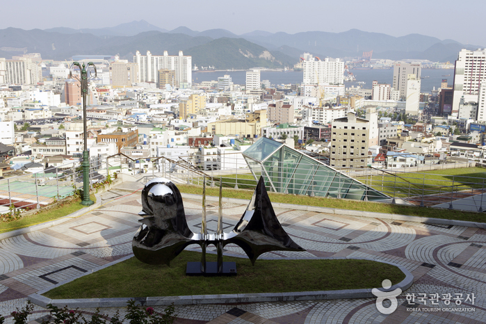 도시, 섬, 항구가 어우러진 바다의 야경 여행 가볼만한곳