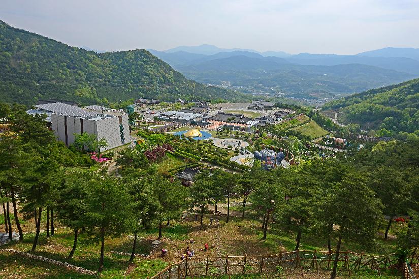 기운 찬 힐링 공간, 산청 동의보감촌