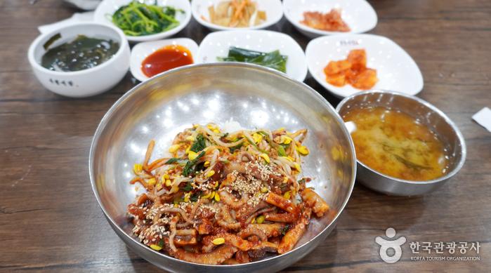 독천식당의 낙지비빔밥
