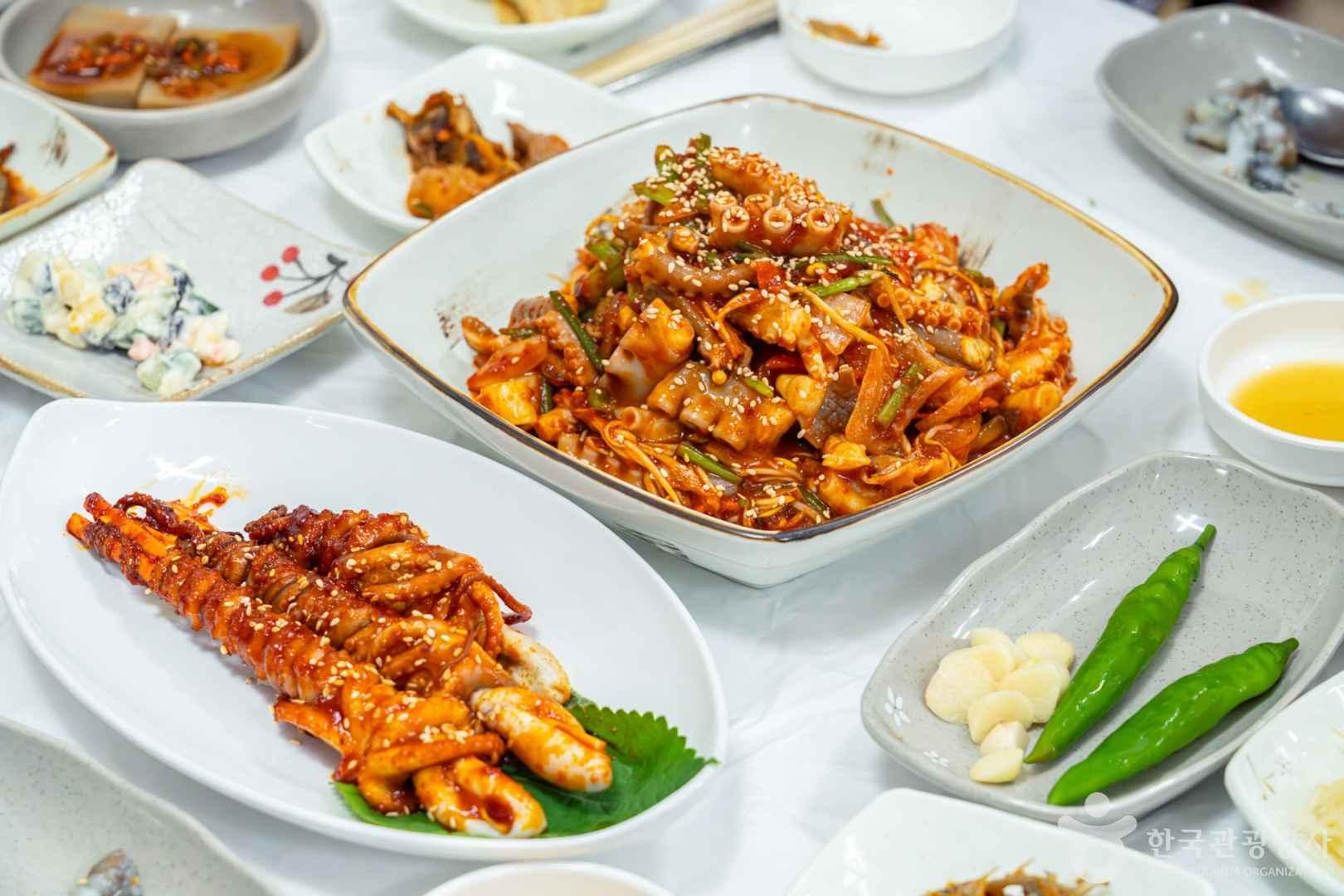 쫄깃한 식감과 뛰어난 영양을 품은 보양식, 낙지> 여행기사 :대한민국... 쫄깃한 식감과 뛰어난 영양을 품은 보양식, 낙지> 여행기사... 