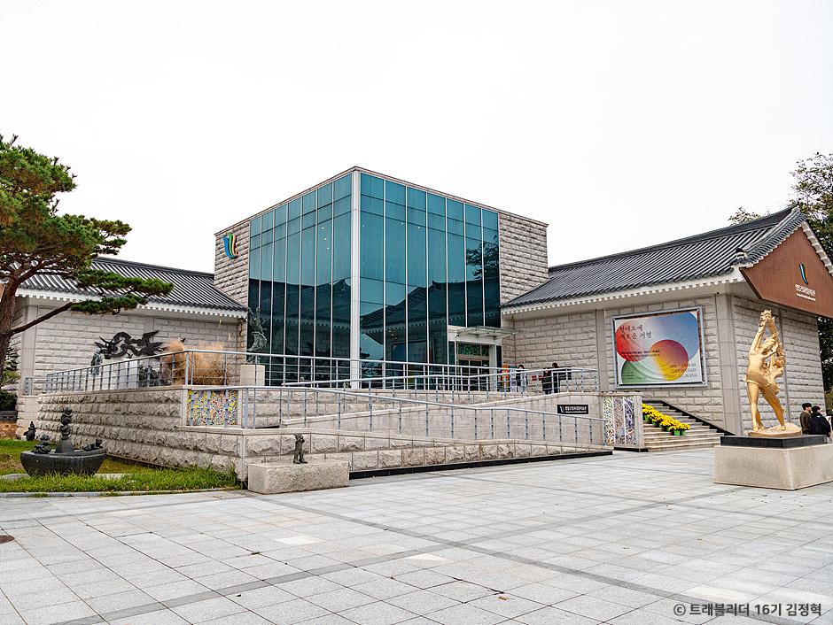 영암군립하정웅미술관