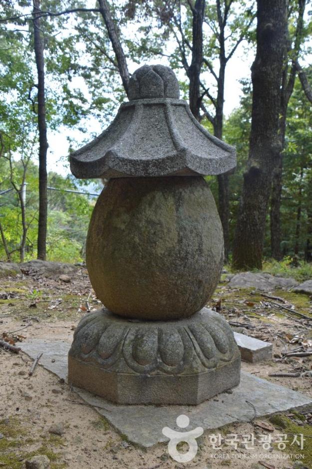 문수보살이 동자로 나타났다가 사라진 곳에 세웠다는 문수동자탑