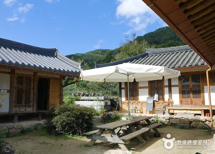 손님으로 가서 인생 친구가 되어 돌아오는 곳‘달팽이 한옥게스트하우스’|전통한옥