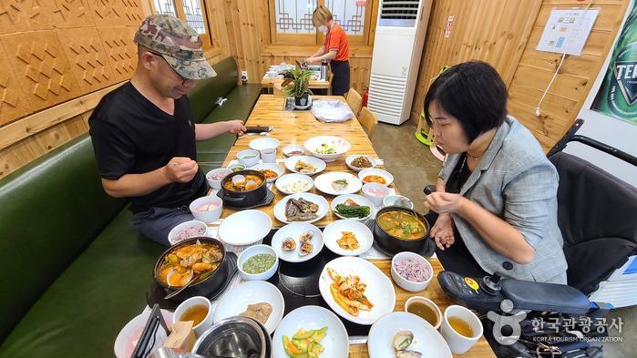 한소끔의 점심메뉴 해물뚝배기는 그야말로 만원의 행복이다