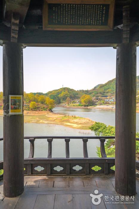 추소정에서 바라 본 부소담악