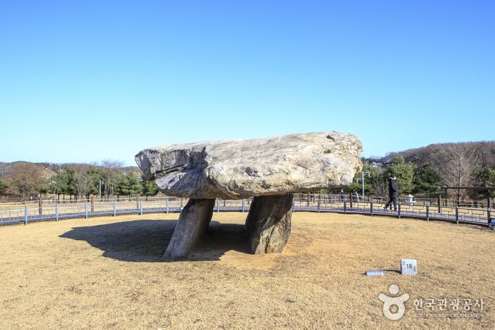 덮개돌 무게만 50t이 넘는 강화 부근리 지석묘