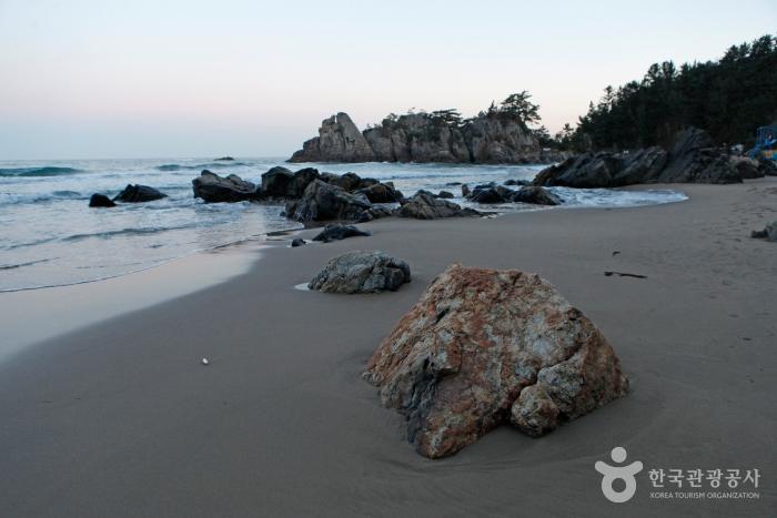 〈헤어질 결심〉의 심상을 간직한 부남해변