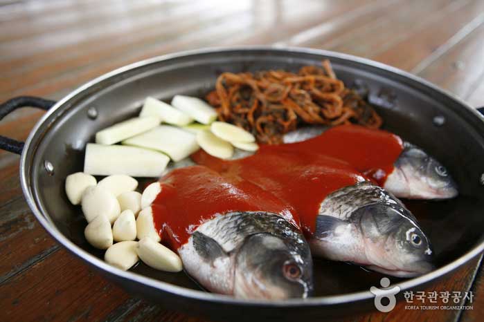 잘 익은 시래기와 담백한 속살의 ‘찰떡궁합’ 완주 붕어찜> 여행기사 :대한민국 구석구석 잘 익은 시래기와 담백한 속살의 ‘찰떡궁합’ 완주... 