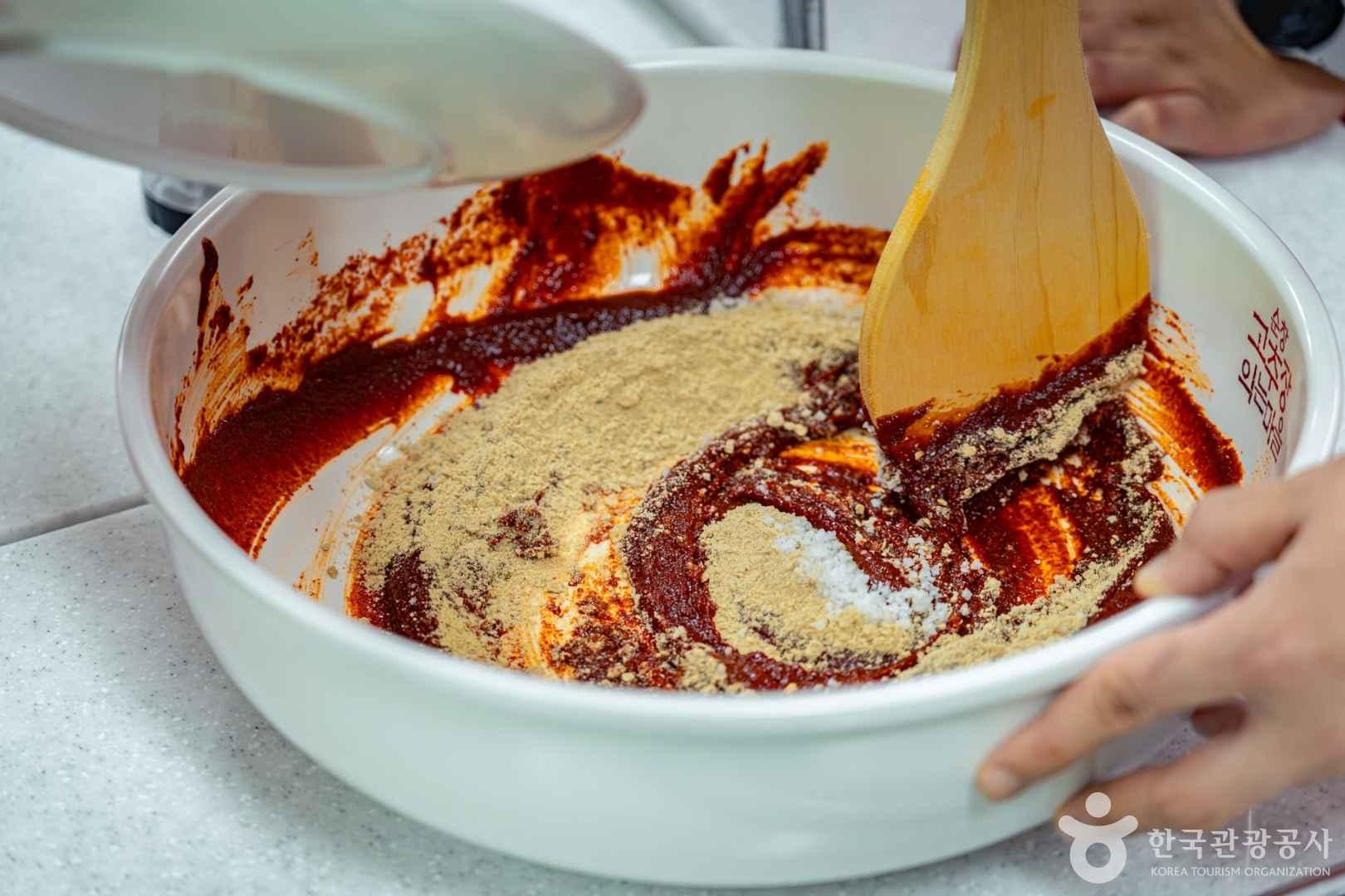 고추장 만드는 중