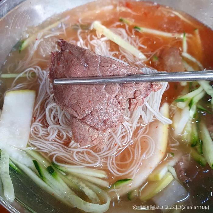 두툼한 고기 한 점