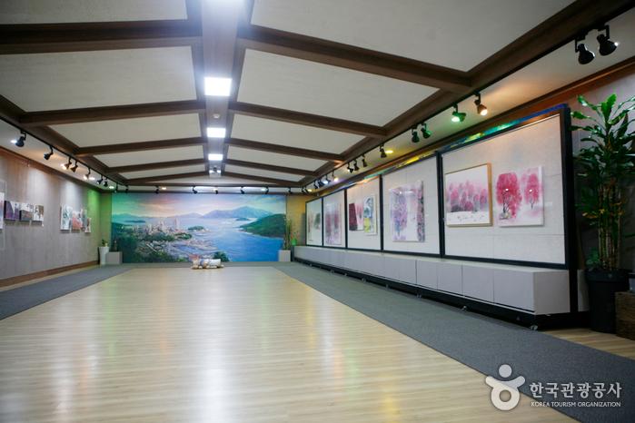 연홍미술관 내부 전시 공간