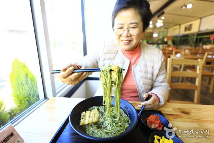 바다를담은면 장터 해조국수