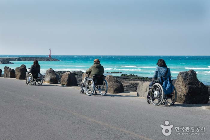 비취빛 바다가 인상적인 세기알해변