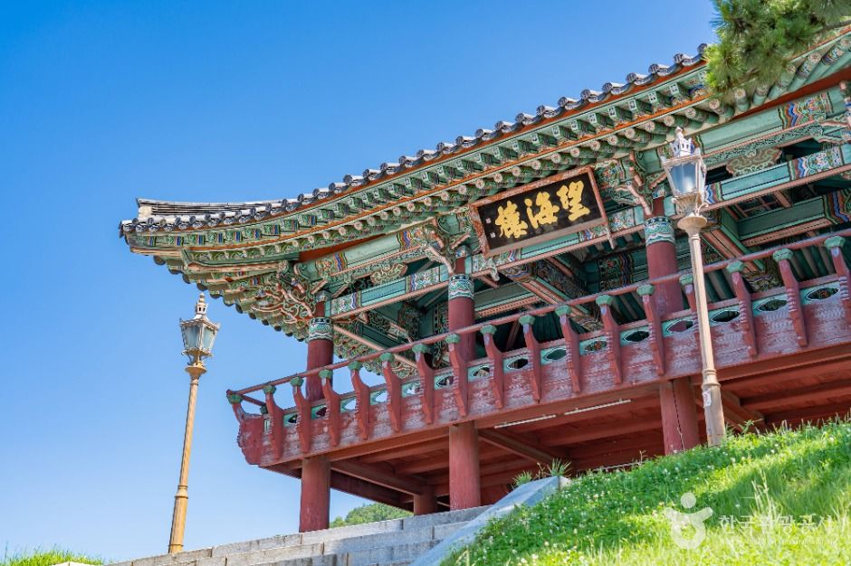 여수 진남관 목조 건물 외관