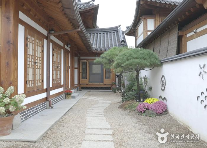 덕과 선을 배푸며 사는 집 ‘덕선재’|전통한옥