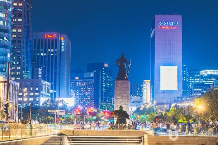 광화문광장의 화려한 밤