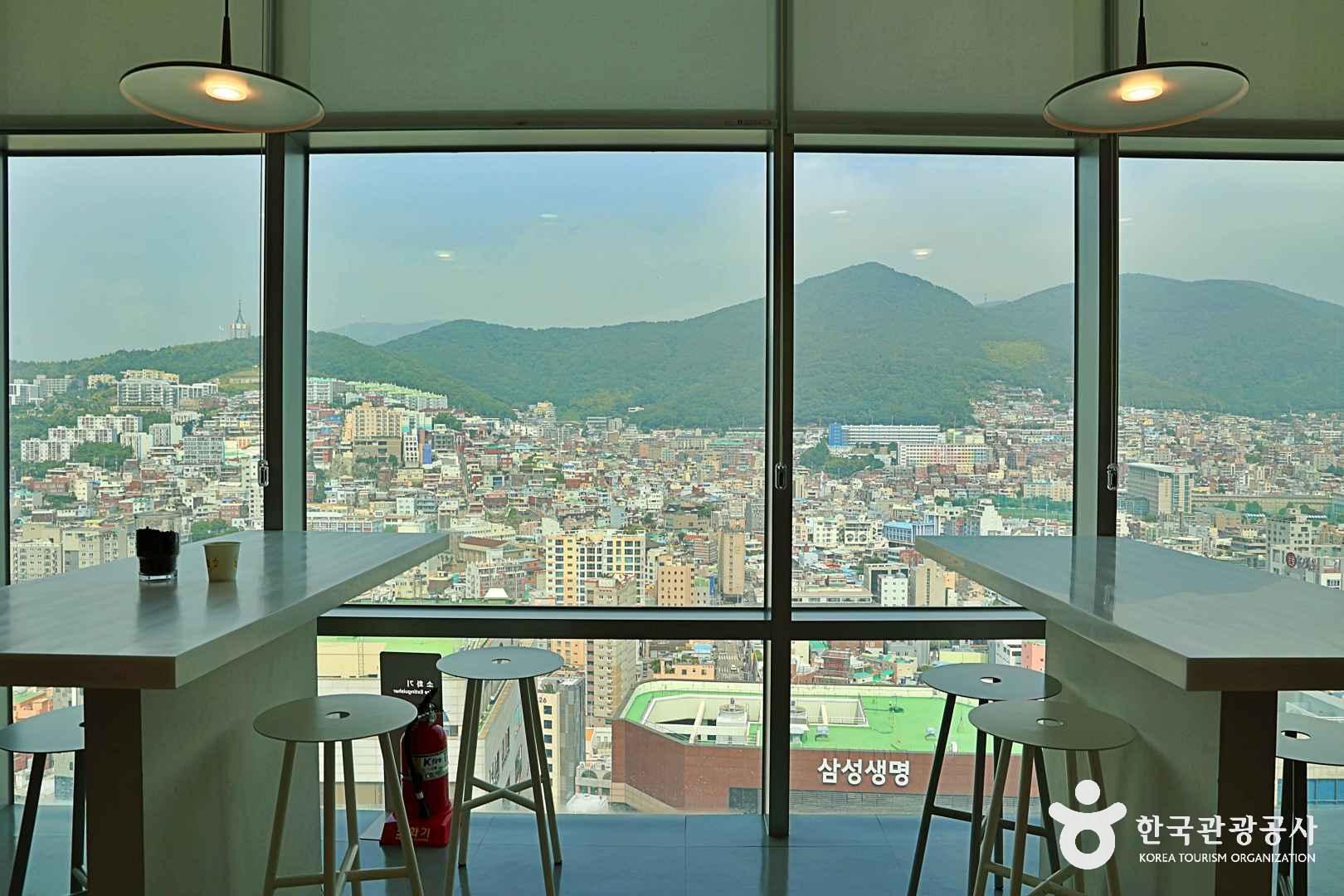노트북은 바다 옆에, 파도는 내 앞에  여름 워케이션은 <span>부산</span>으로!