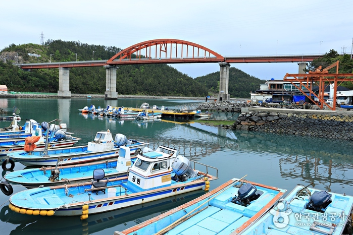 배 타지 않고 떠나는 완벽한 섬 여행, 완도 고금도> 여행기사 | 추천! 가볼만한곳:대한민국 구석구석” style=”width:100%”><figcaption>배 타지 않고 떠나는 완벽한 섬 여행, 완도 고금도> 여행기사 | 추천! 가볼만한곳:대한민국 구석구석</figcaption></figure>
<p style=