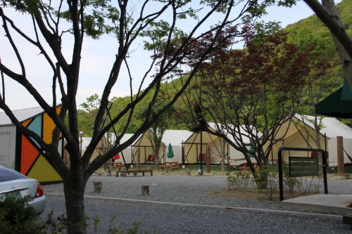 산세 깊은 계룡산에서 쾌적한 글램핑 여행 가볼만한곳