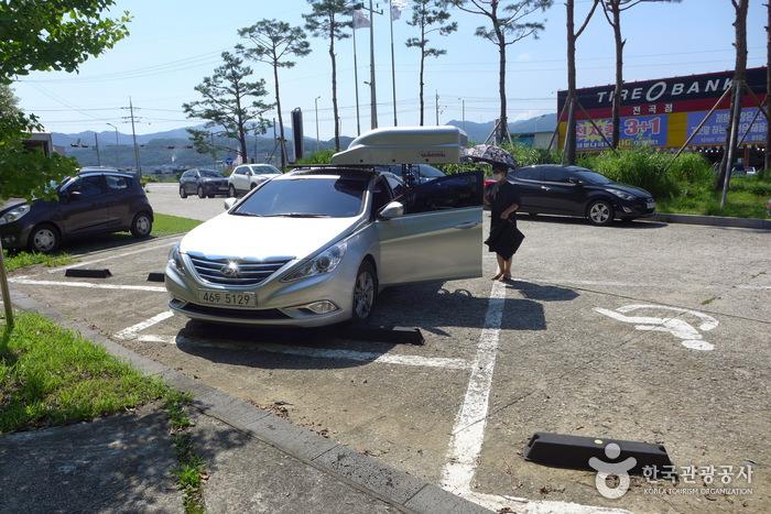 전곡선사박물관 장애인주차구역