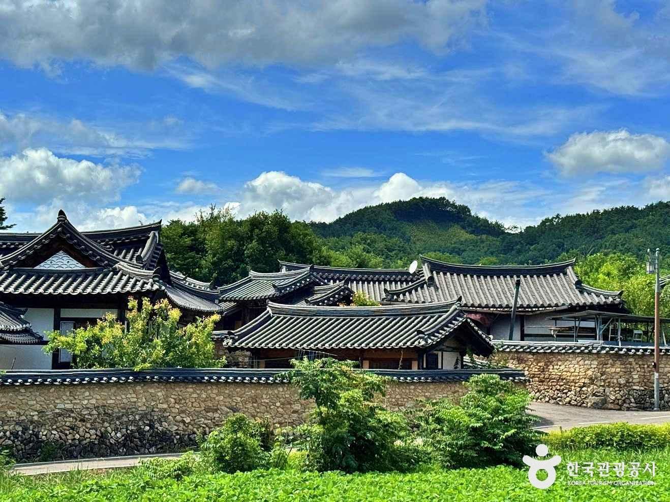 울창한 숲과 돌담길 따라 흐르는 선비의 멋, <span>거창</span> 감성 여행