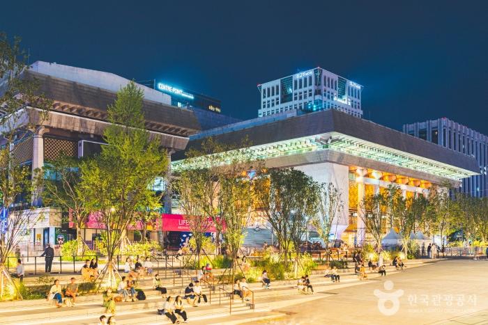 광화문 행사의 중심지, 놀이마당