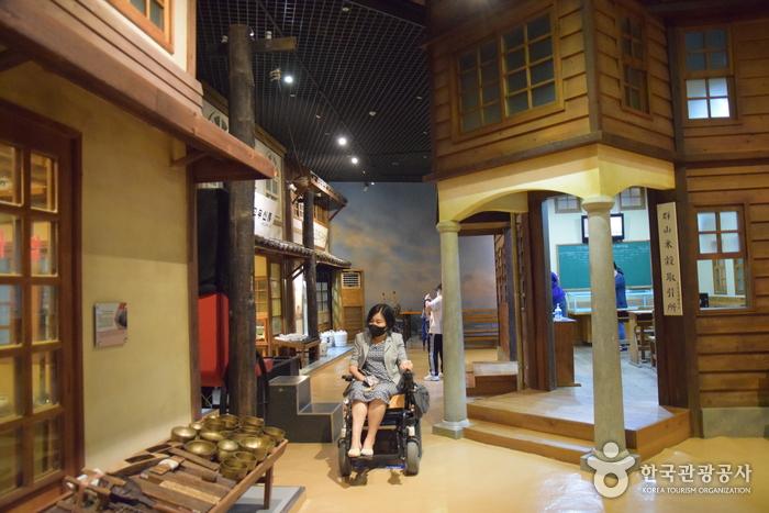군산근대역사박물관에서 가장 인기 있는 3층 근대생활관