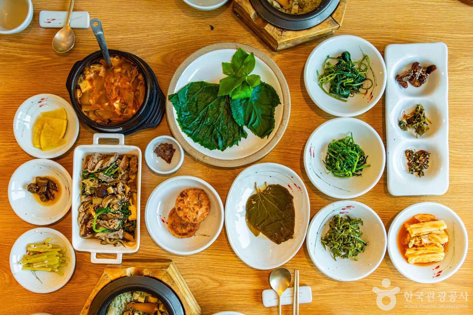 솥밥 상차림