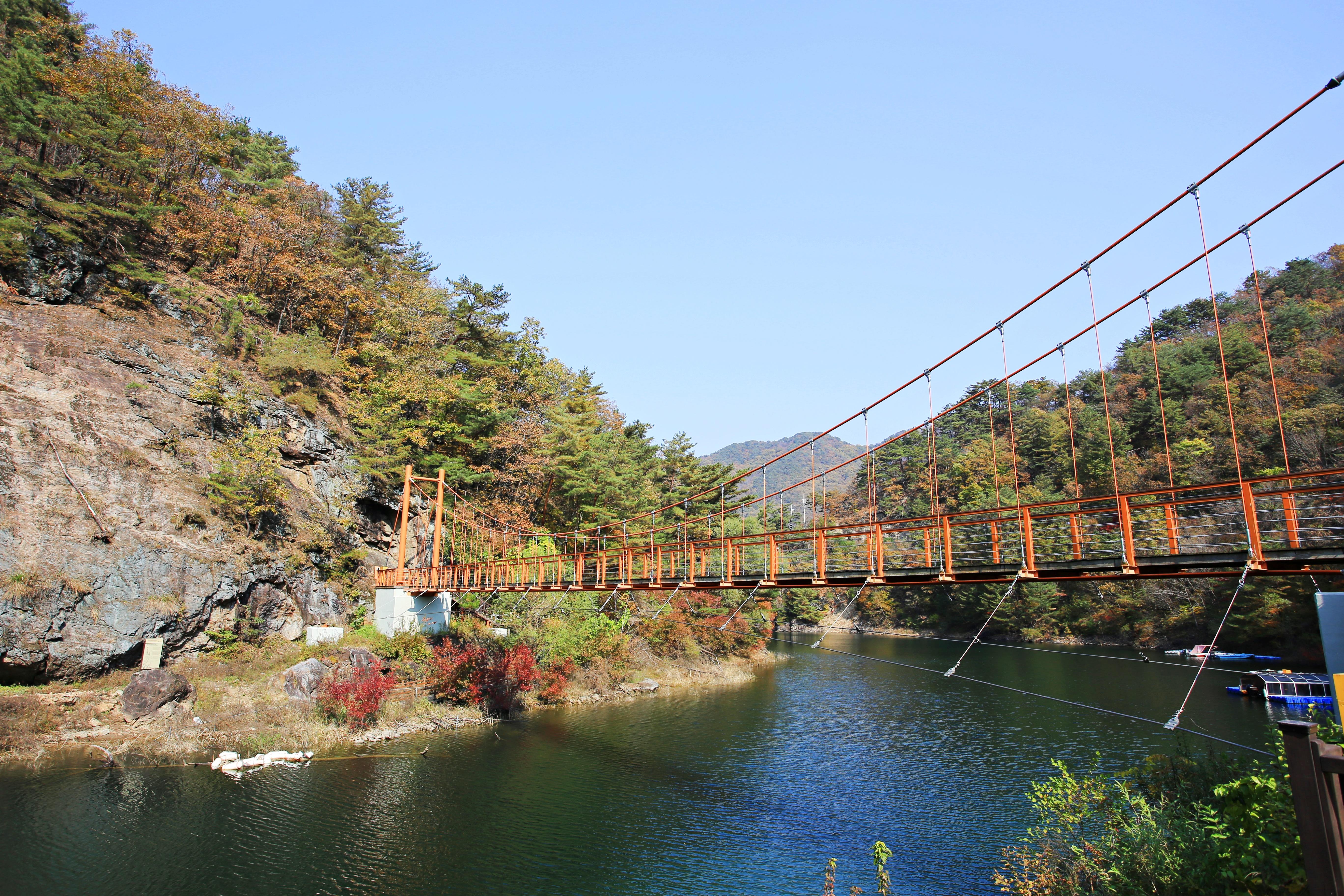 가을 한복판에서 만난 오지의 비수구미 마을> 여행기사 | DMZ 평화관광:대한민국 구석구석
