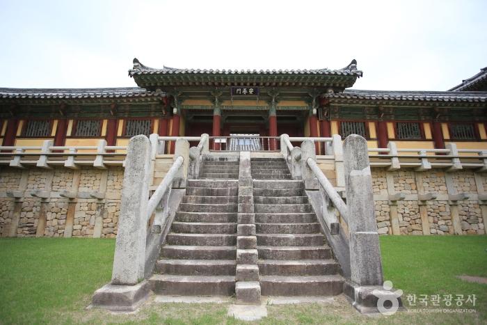 섬세함이 돋보이는 연화교와 칠보교