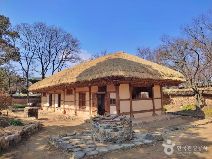 조선 시대 판소리를 집대성한 신재효의 고택