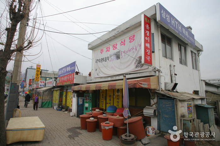 담백한 올갱이국과 얼큰한 민물매운탕 여행 가볼만한곳