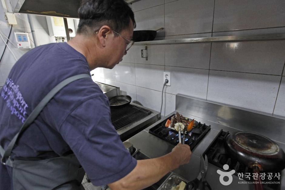 느리고 맛있게 가을에 머무는 법, 청양 백제에프앤비 레스토랑 휴식... 청양 백제에프앤비 레스토랑 휴식 & 어슬티굿밤> 여행기사 | 관광두레... 