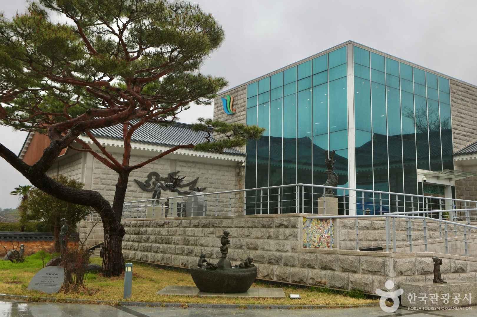 영암군립하정웅미술관 전경