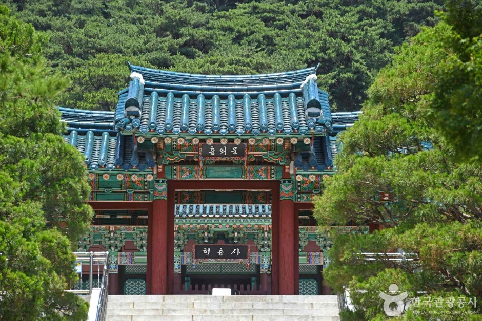 아산 현충사 사당 전경