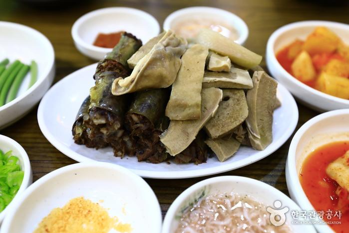 초록빛 능수버들 살랑대는 도심 여행|열린 관광 모두의 여행