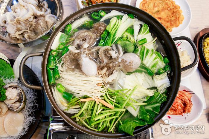 봄철 무창포해수욕장의 별미, 주꾸미샤부샤부