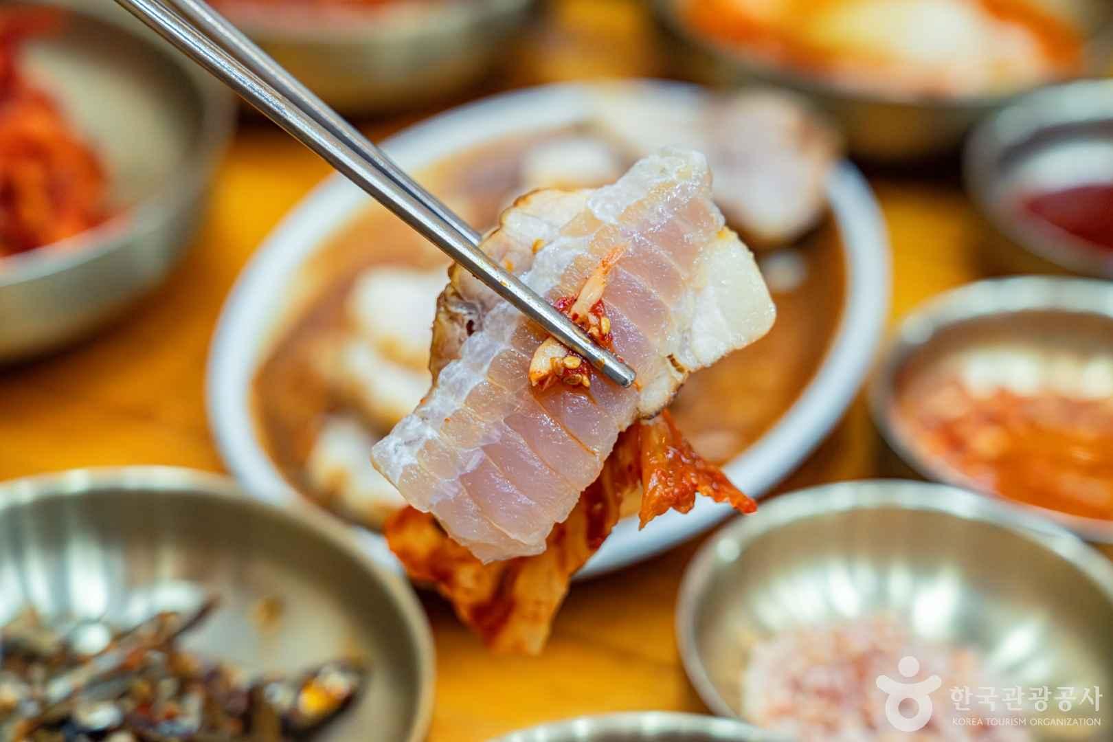 홍어 한 젓가락