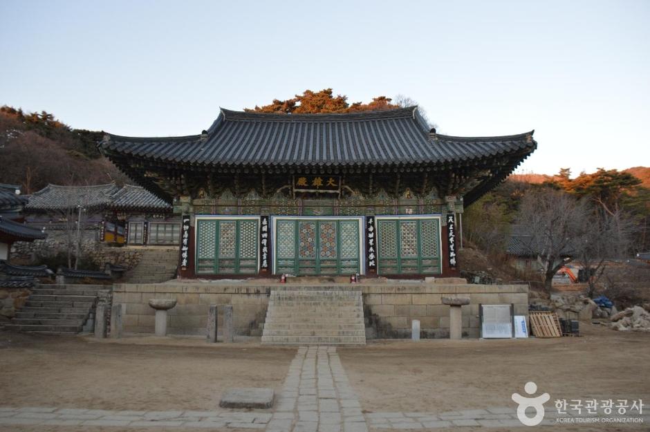뒤뜰에 금괴가 묻혀있다는 대웅전