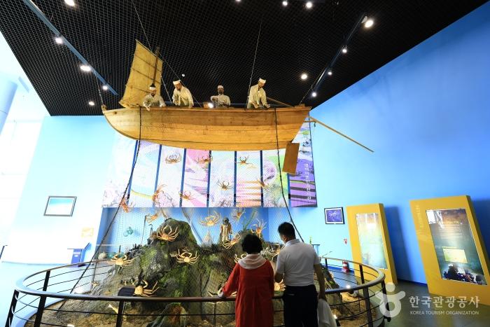 삼사해상공원 어촌민속전시관 전통 낚시배 모형