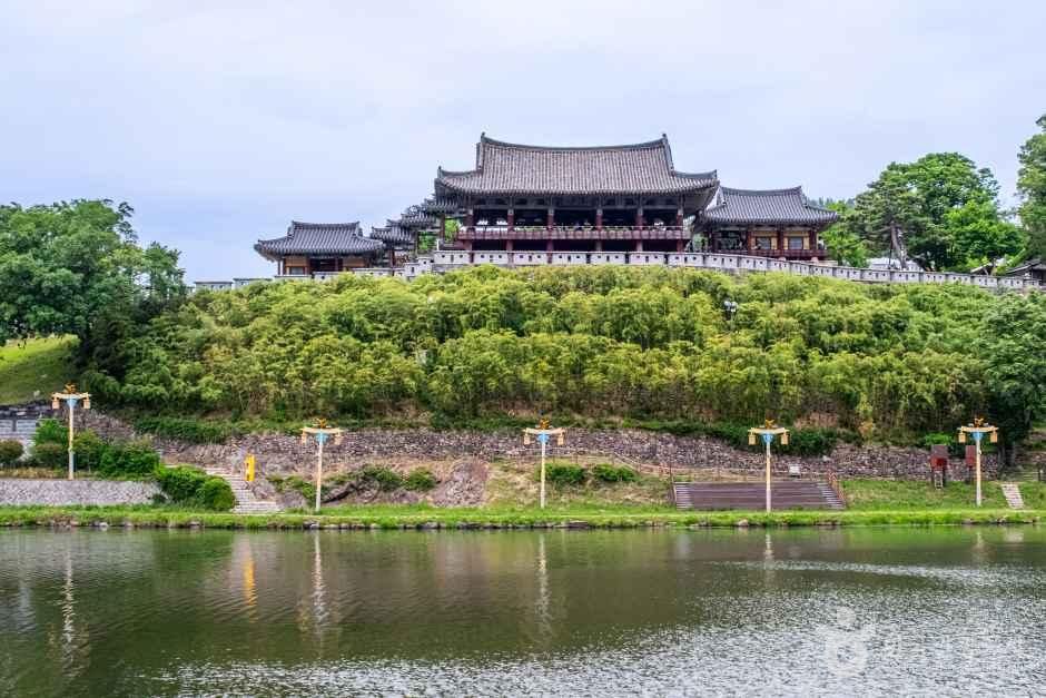<span>밀양</span> 영남루