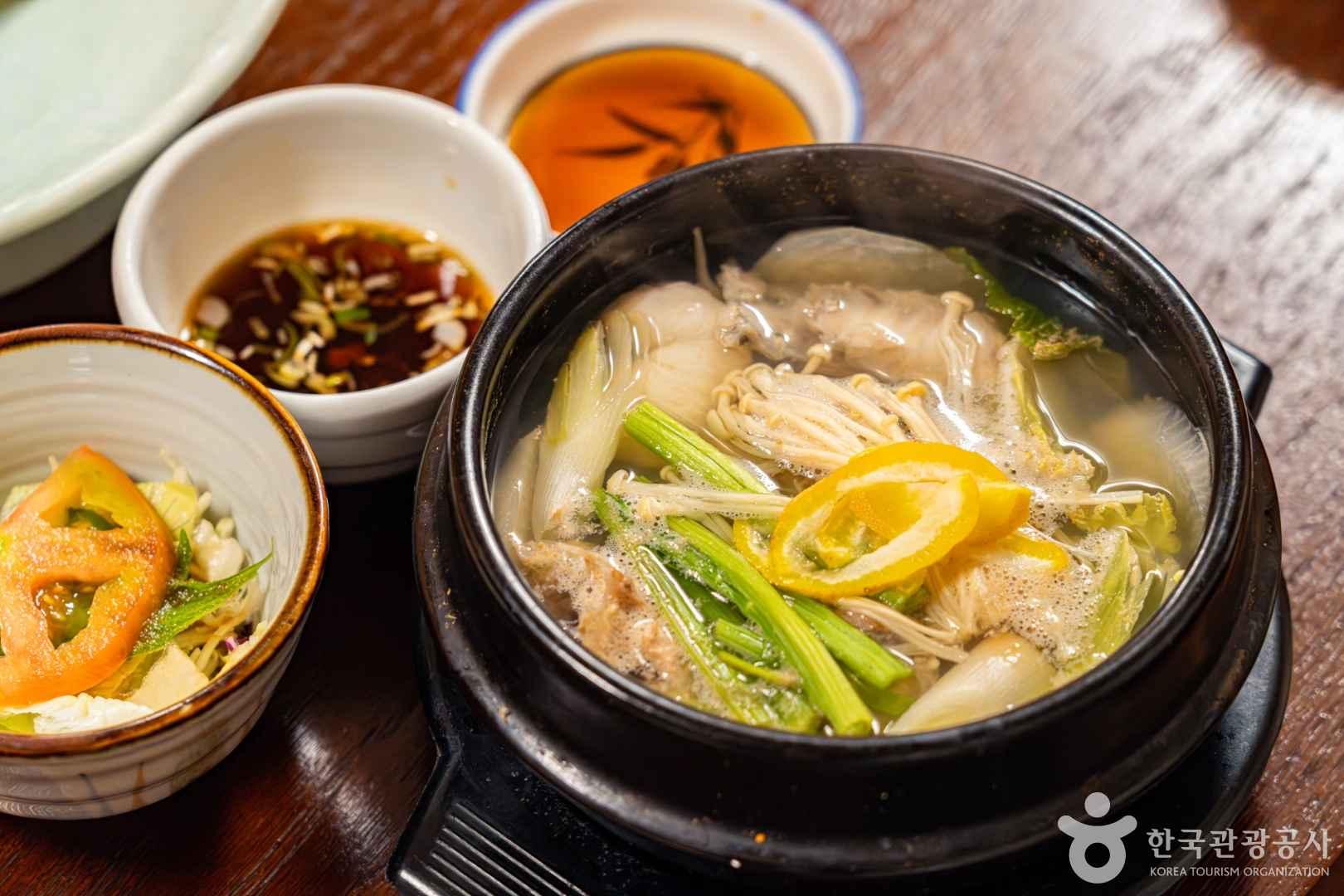 [K-로컬 미식여행 33선] 20. 부산에서 즐기는 고급 미식 기행의 진수, 복어> 여행기사 :대한민국 구석구석 [K-로컬 미식여행 33선] 20. 부산에서... 