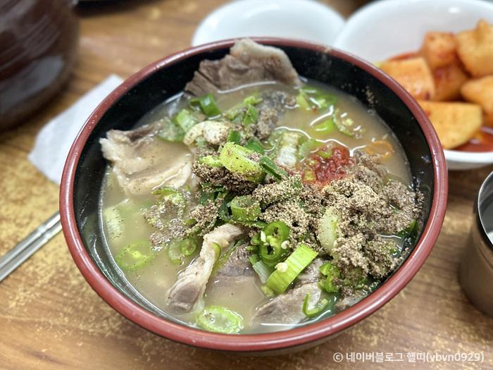 밥과 고기를 토렴한 순댓국